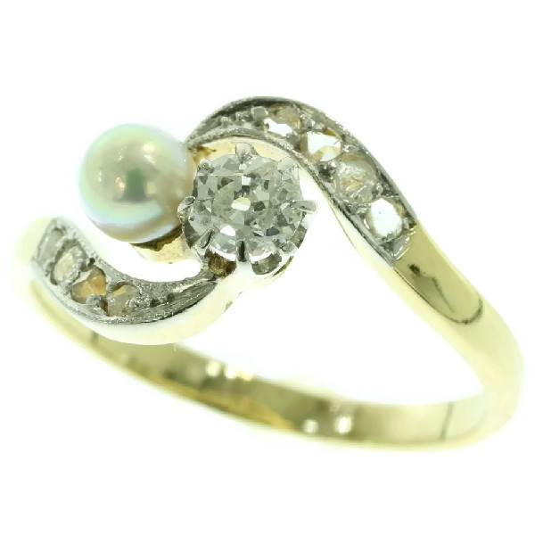 Antique Vintage toi et moi ring with diamonds and pearl